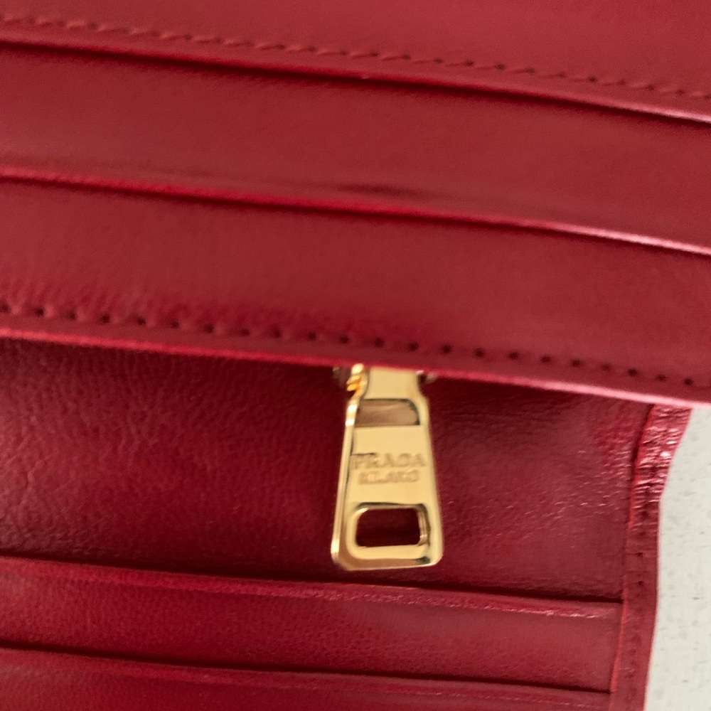 One of a kind rare brand new authentic leather Prada wallet - Picture 3 of 8